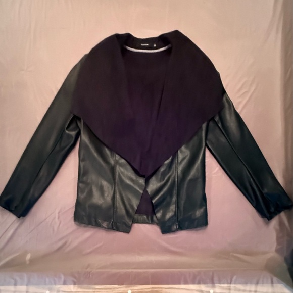 Tahari Black Vegan Leather Jacket w/open Draped Collar Size Small - Picture 2 of 10